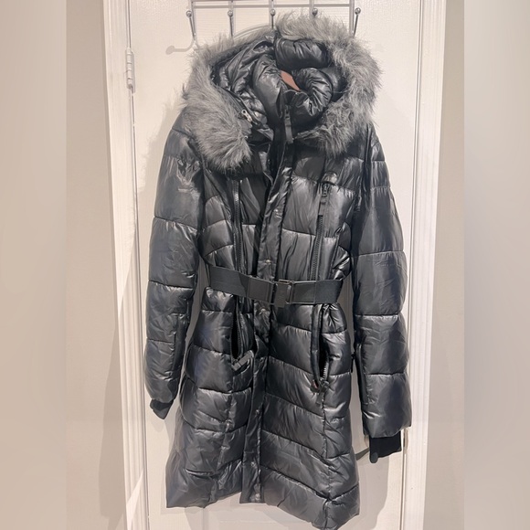 Black puffer jacket worn once - Picture 3 of 3